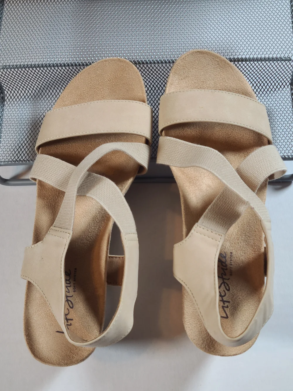 Life Stride Tan Soft System Womens 8.5 Wedge Sandals Suede Insole Stretch